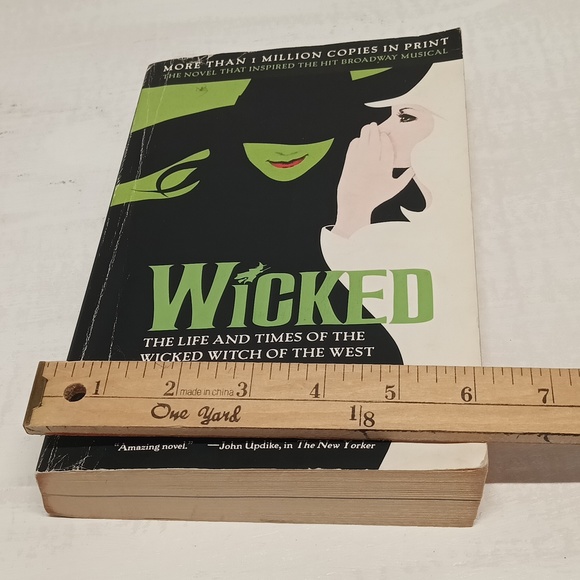 Wicked by Gregory Maguire - Picture 6 of 7